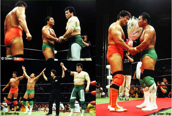 小橋建太氏、故三沢光晴氏と握手をするプロレスラー時代のあさこ院長