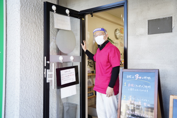 院内は、定期的に換気を行い空気の入れ替えを行なっています。