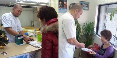 初診の方は、問診票をお渡ししますので、ご記入ください。